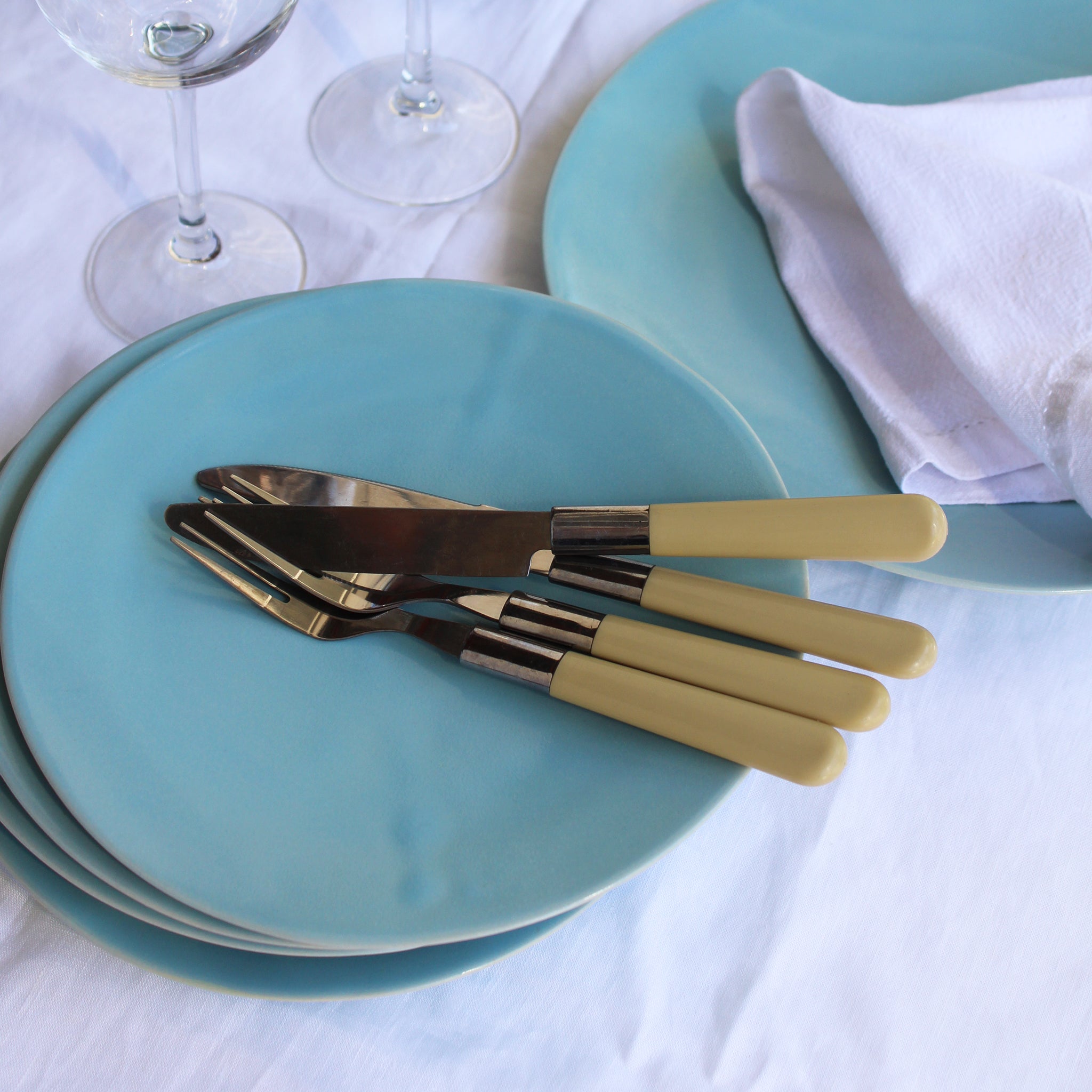 Medium Plate, set of 4