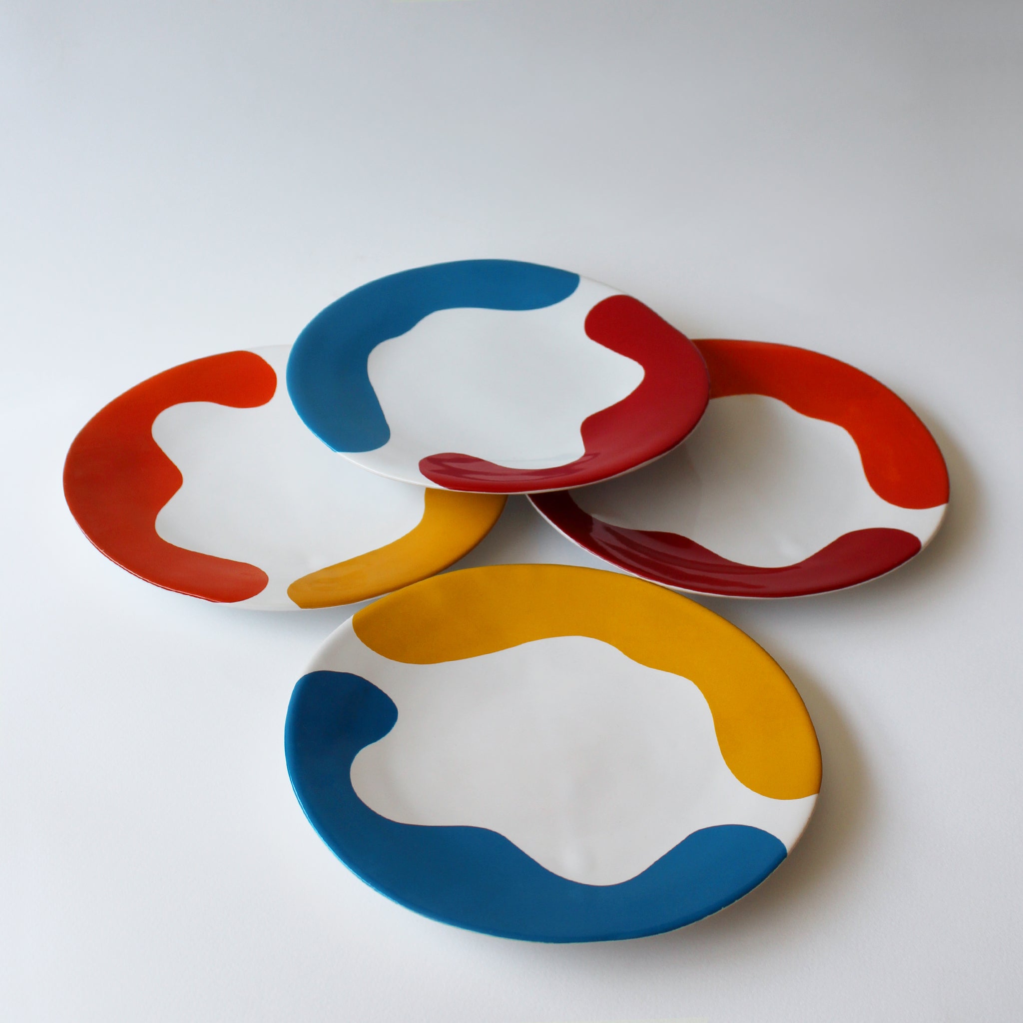 Gloss White Medium Plate accented with hand-applied sweeps of colour, set of 4
